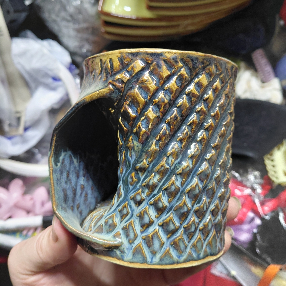 UME Makeover Essentials Blue and Gold Textured Ceramic Mug with Ergonomic Handle